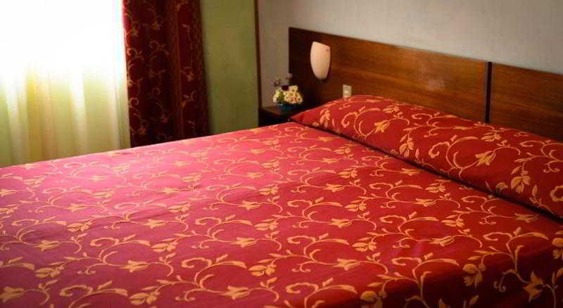 Hotel Salieri Леняго Екстериор снимка