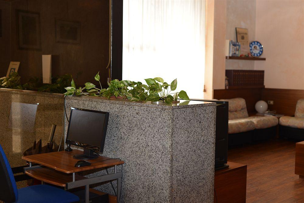 Hotel Salieri Леняго Екстериор снимка