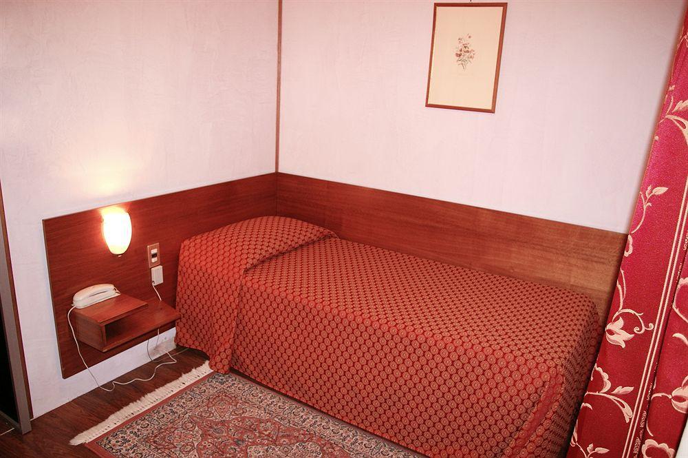 Hotel Salieri Леняго Екстериор снимка