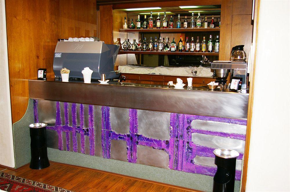 Hotel Salieri Леняго Екстериор снимка