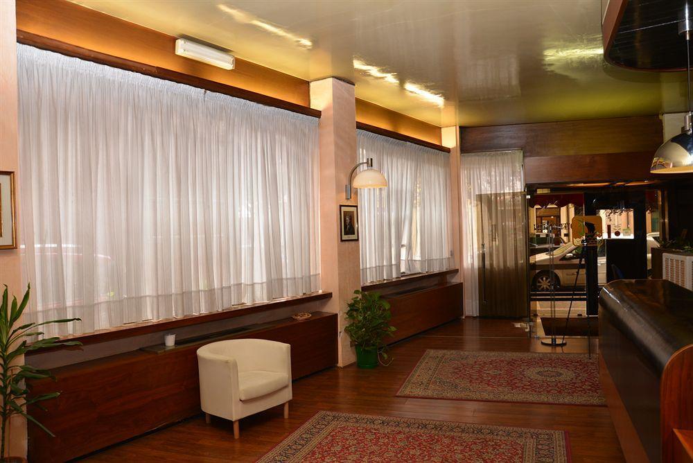 Hotel Salieri Леняго Екстериор снимка