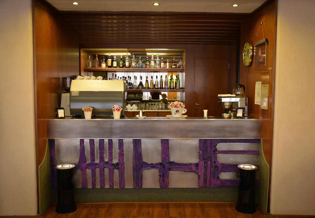 Hotel Salieri Леняго Екстериор снимка