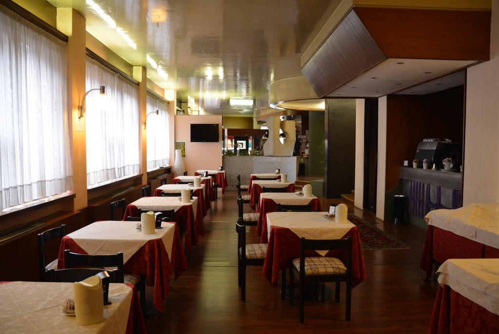 Hotel Salieri Леняго Екстериор снимка