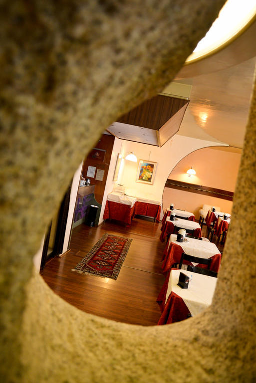 Hotel Salieri Леняго Екстериор снимка