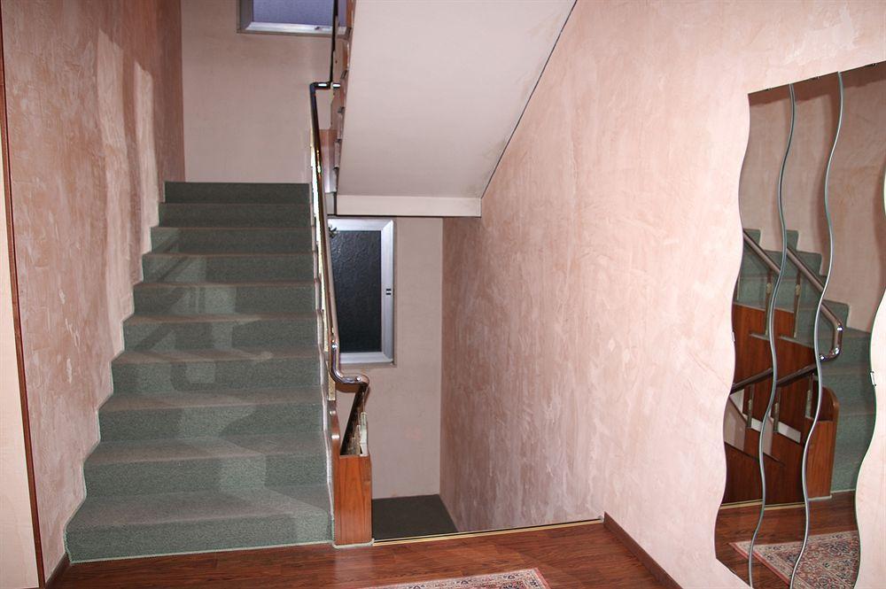 Hotel Salieri Леняго Екстериор снимка