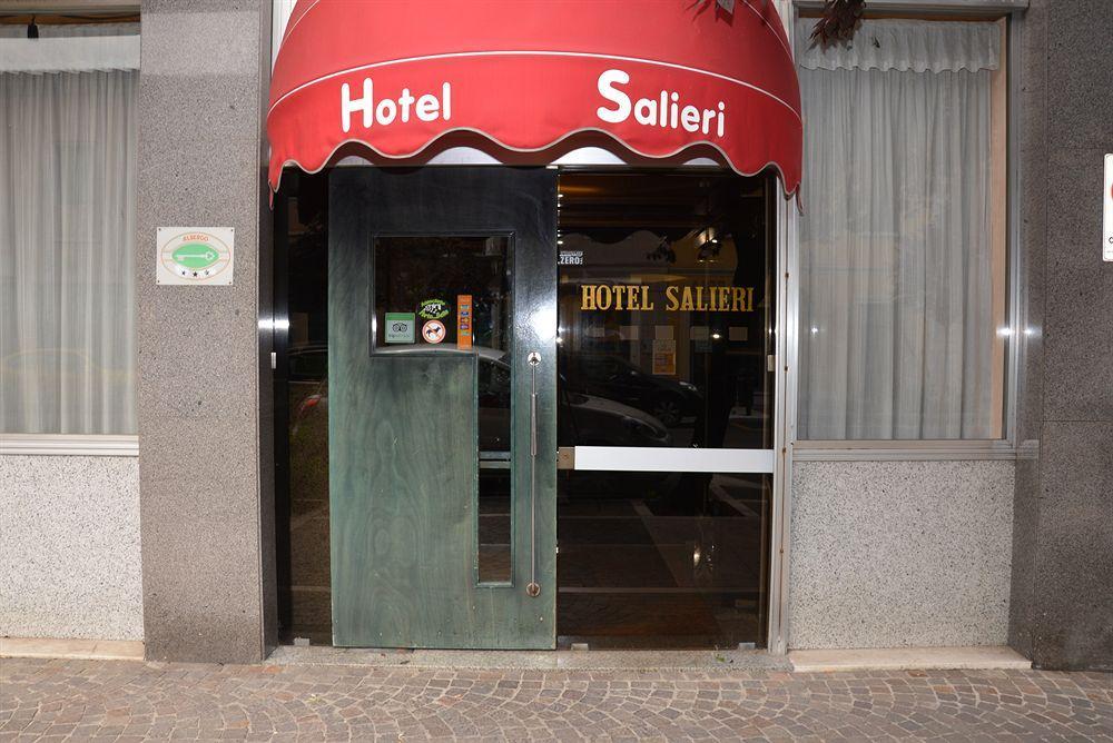 Hotel Salieri Леняго Екстериор снимка