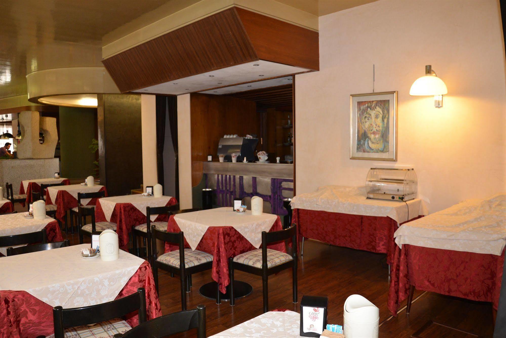 Hotel Salieri Леняго Екстериор снимка