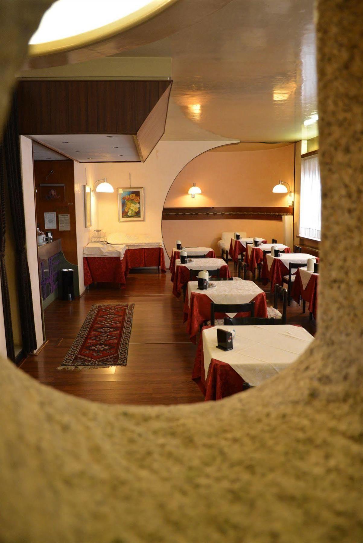 Hotel Salieri Леняго Екстериор снимка