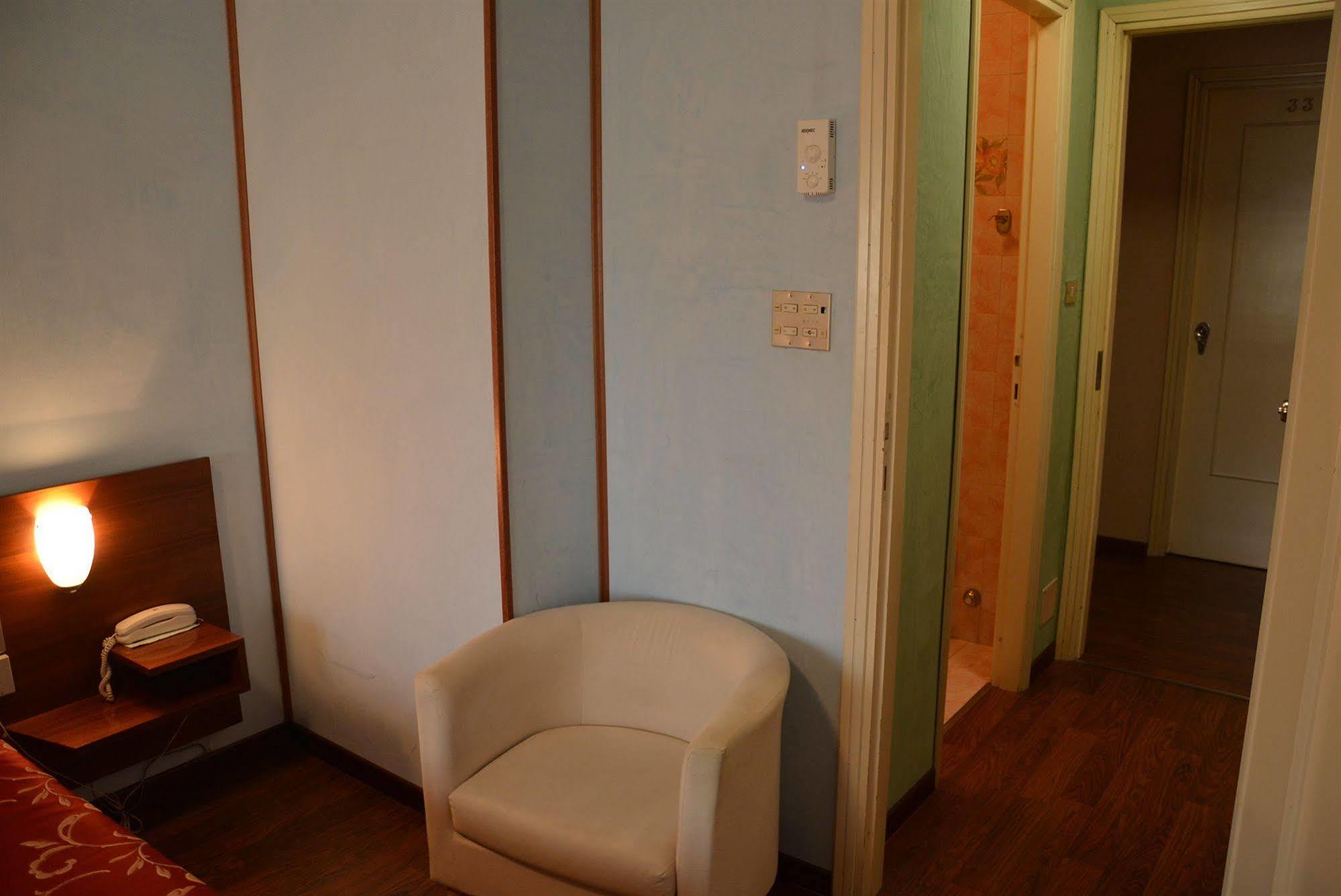 Hotel Salieri Леняго Екстериор снимка