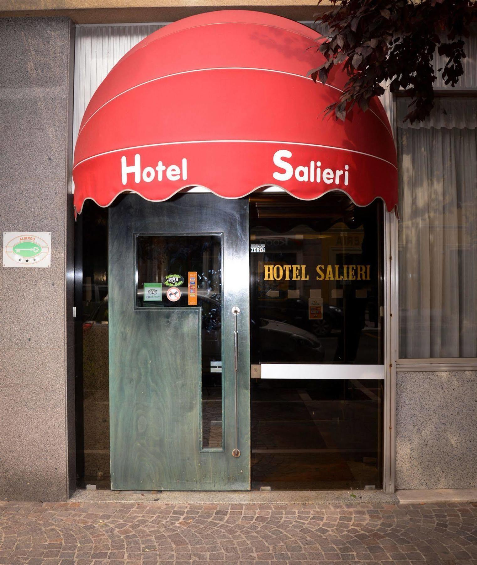 Hotel Salieri Леняго Екстериор снимка