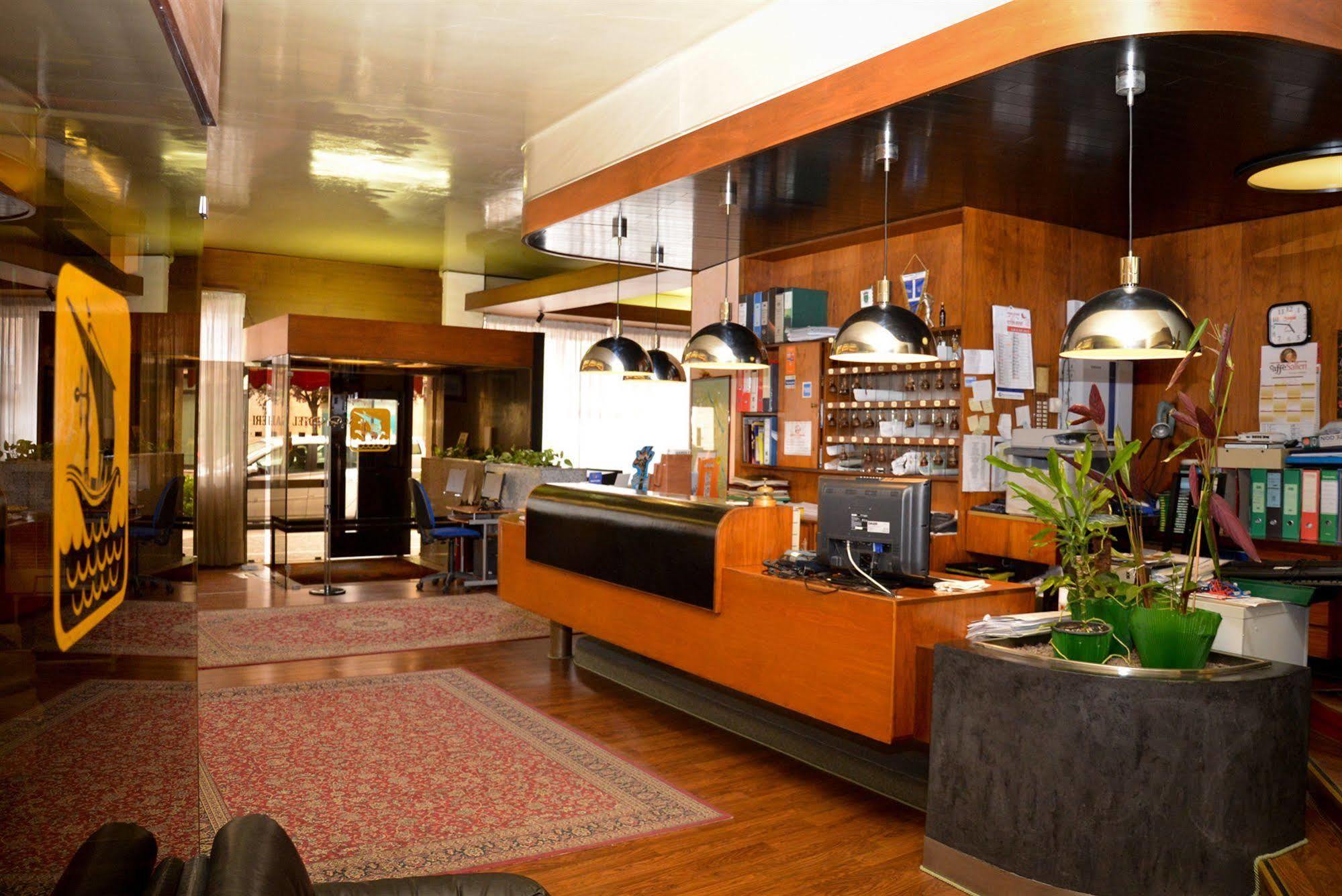 Hotel Salieri Леняго Екстериор снимка