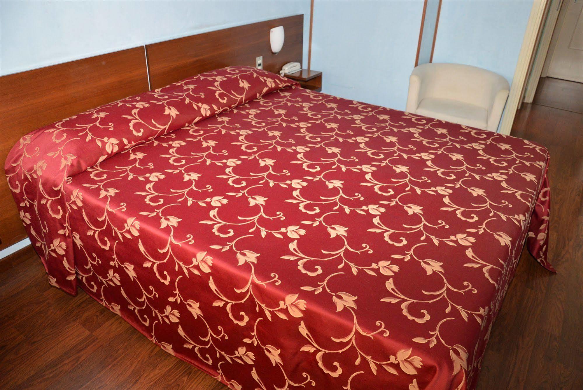 Hotel Salieri Леняго Екстериор снимка