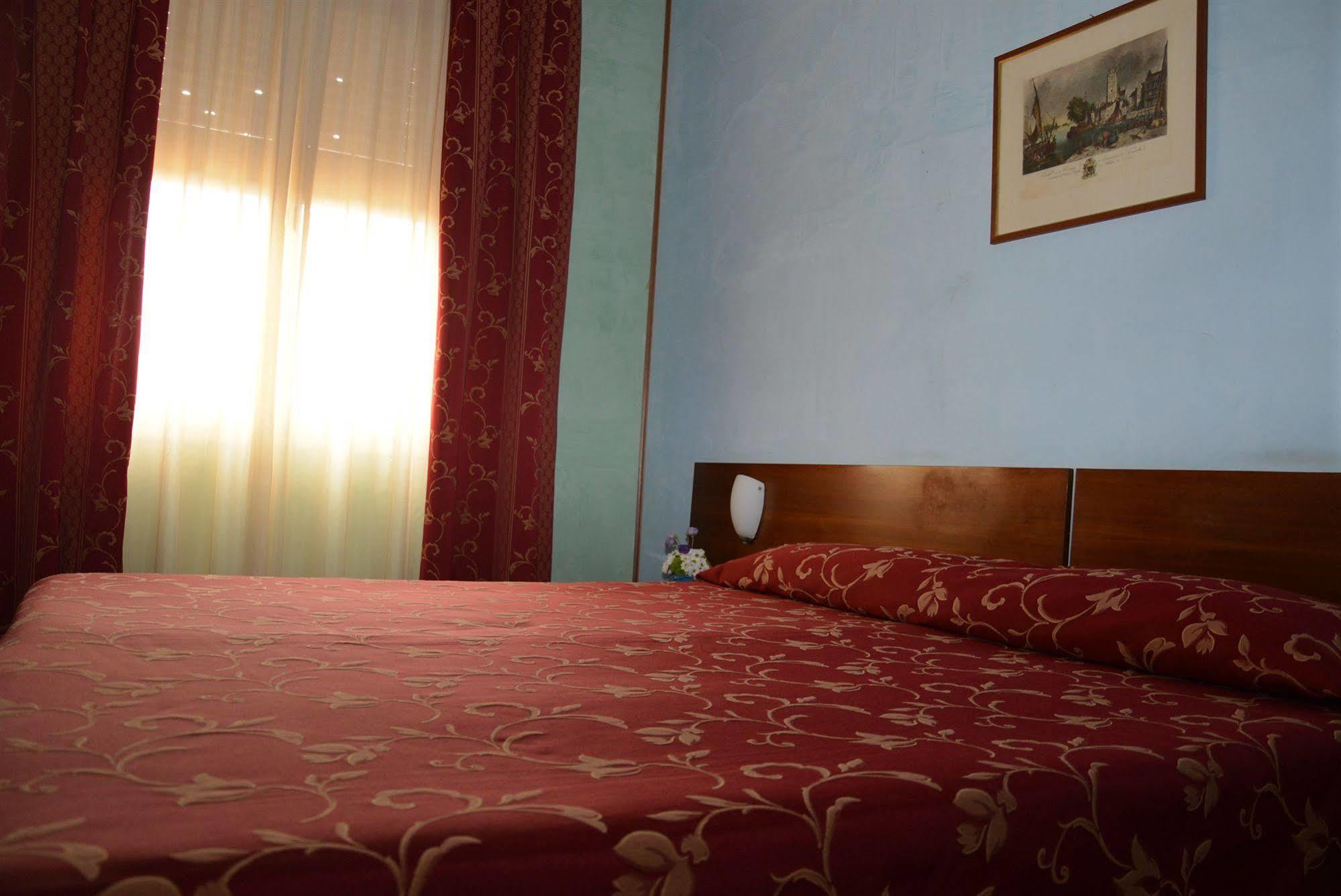 Hotel Salieri Леняго Екстериор снимка